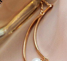 小Z外貿(mào)飾品鋪?zhàn)?集歐美復(fù)古、韓國(guó)水晶與美發(fā)飾品于一體的零售批發(fā)王國(guó)